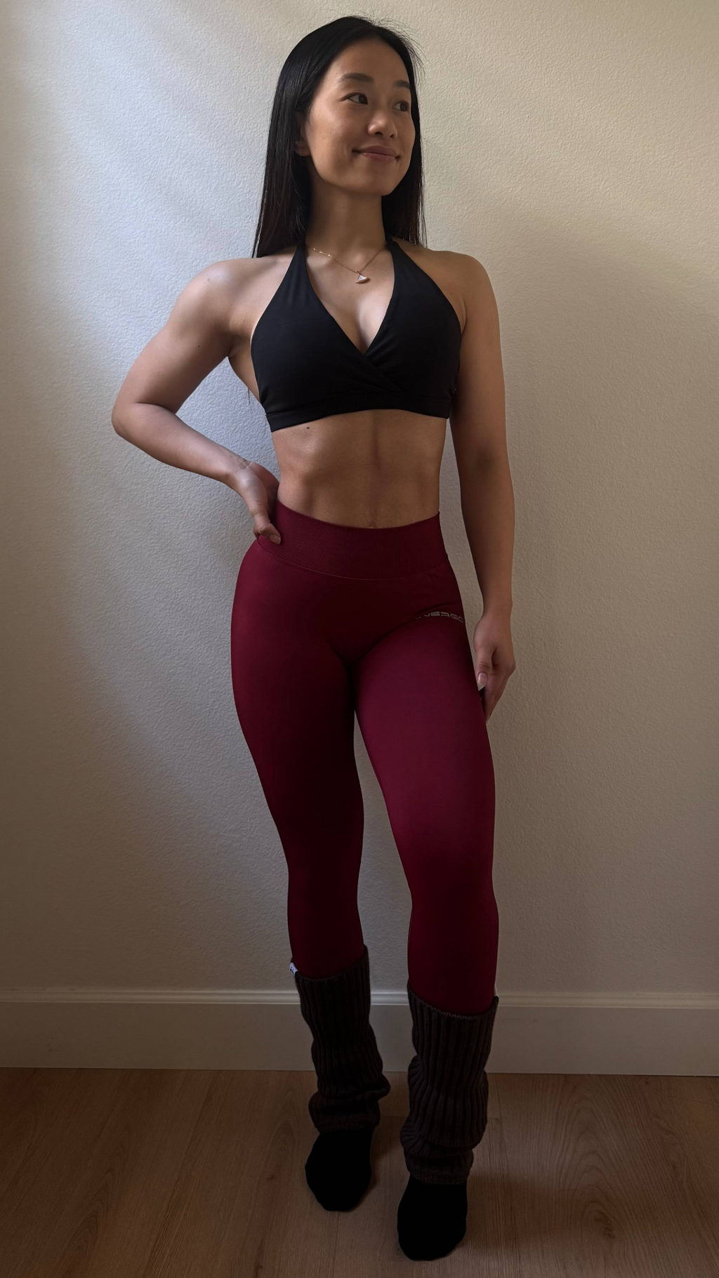 V-Back Seamless Contour Leggings in Cherry Red