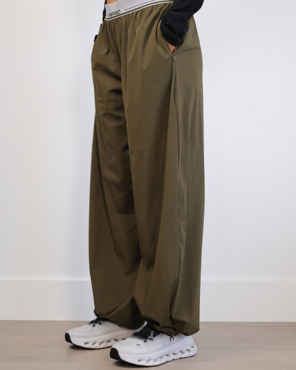 Sleek Pants in Olive Green