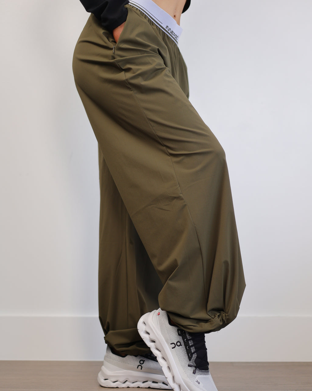 Sleek Pants in Olive Green