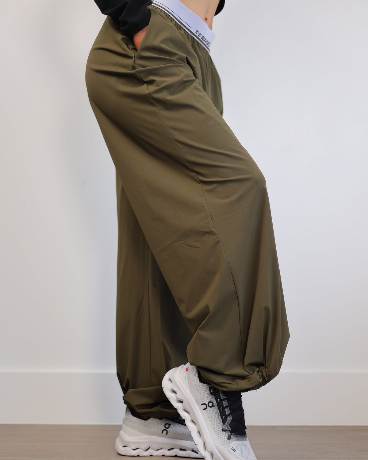 Sleek Pants in Olive Green