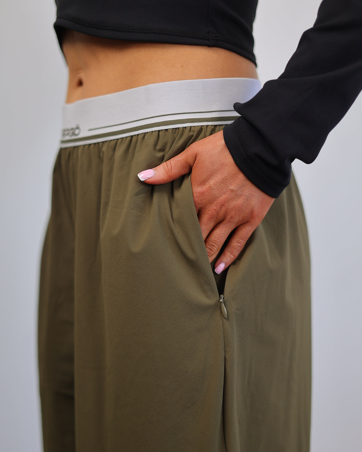 Sleek Pants in Olive Green