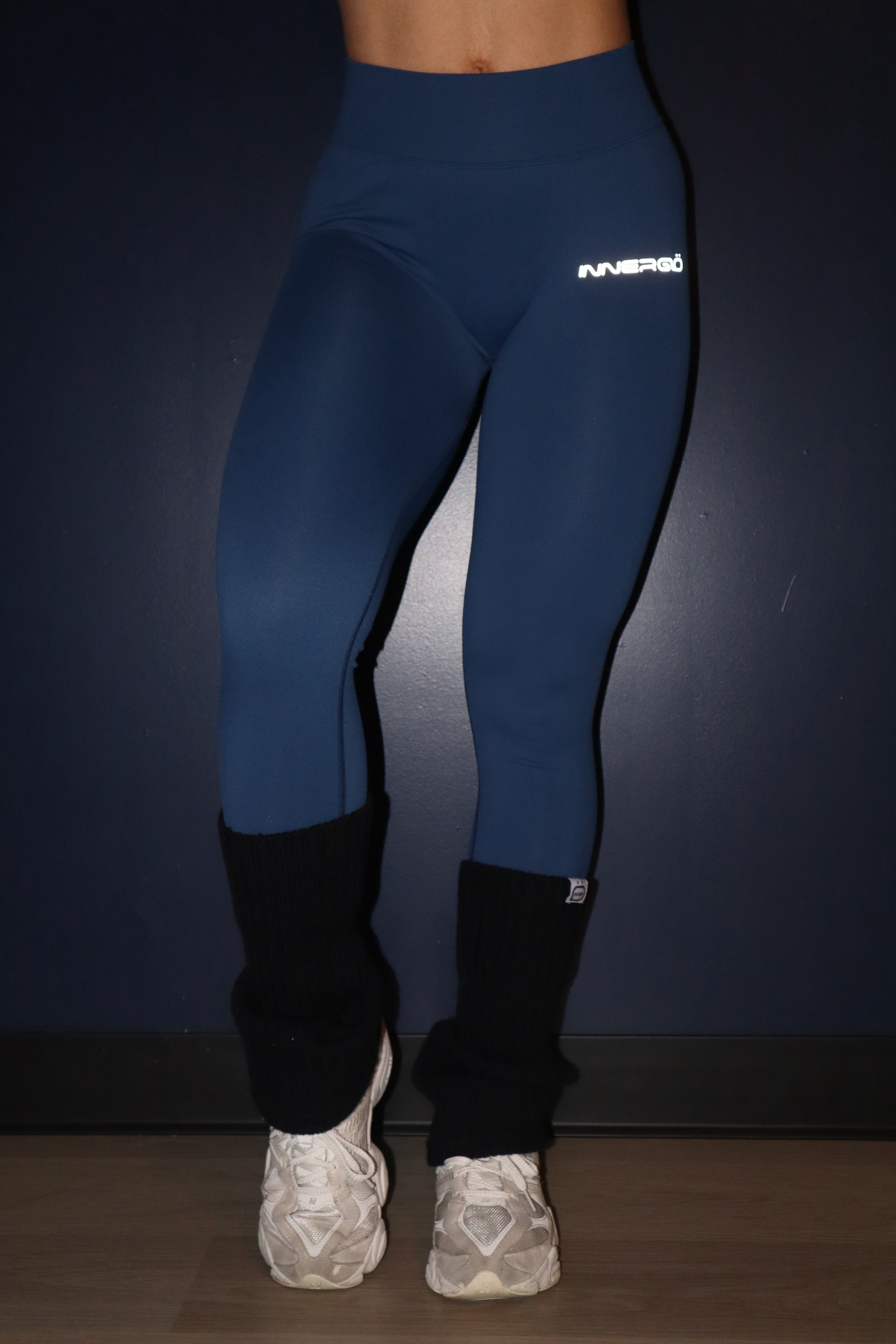 V-Back Seamless Contour Leggings in Navy Blue