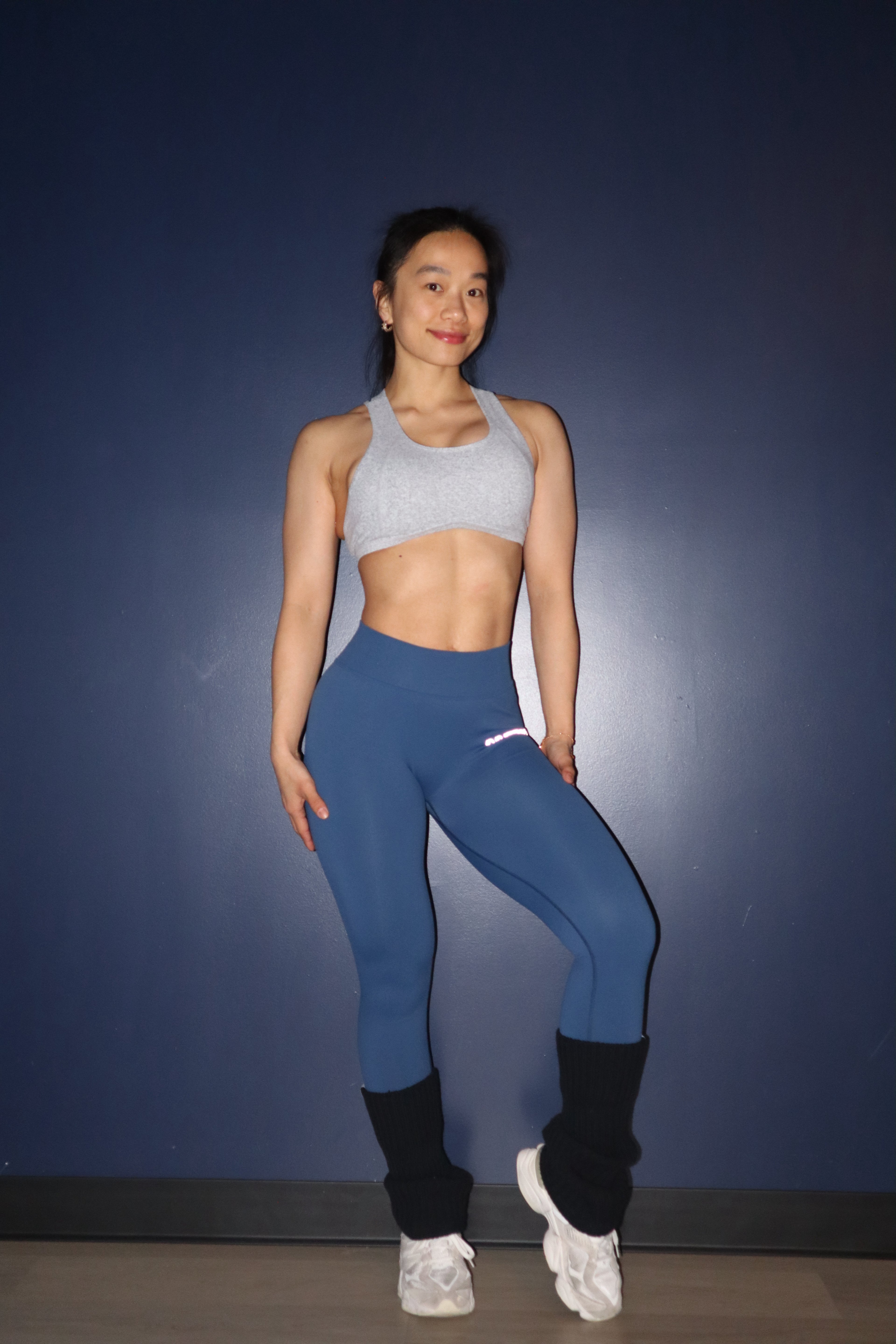 V-Back Seamless Contour Leggings in Navy Blue