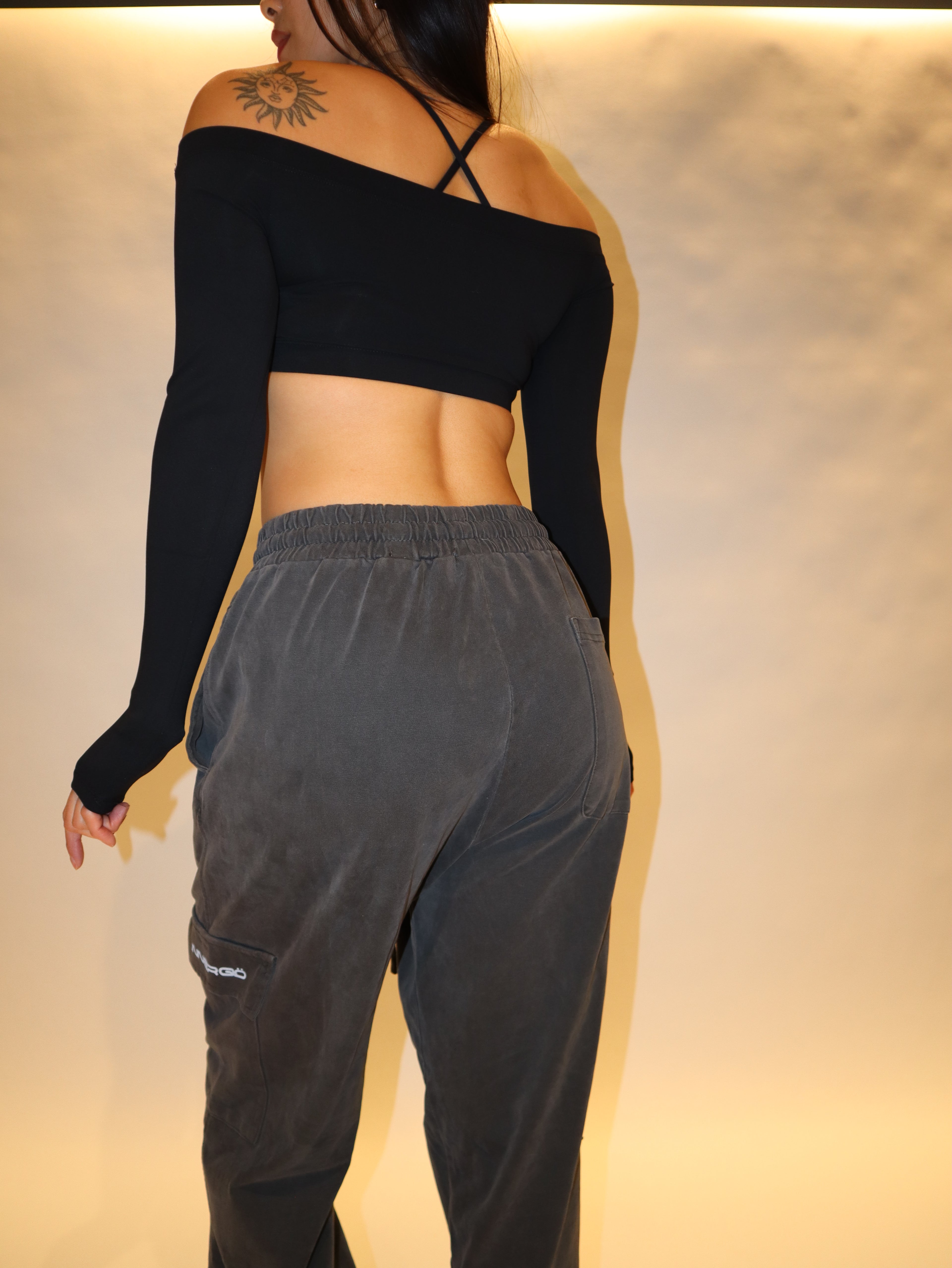 Off Shoulder Cropped in Black