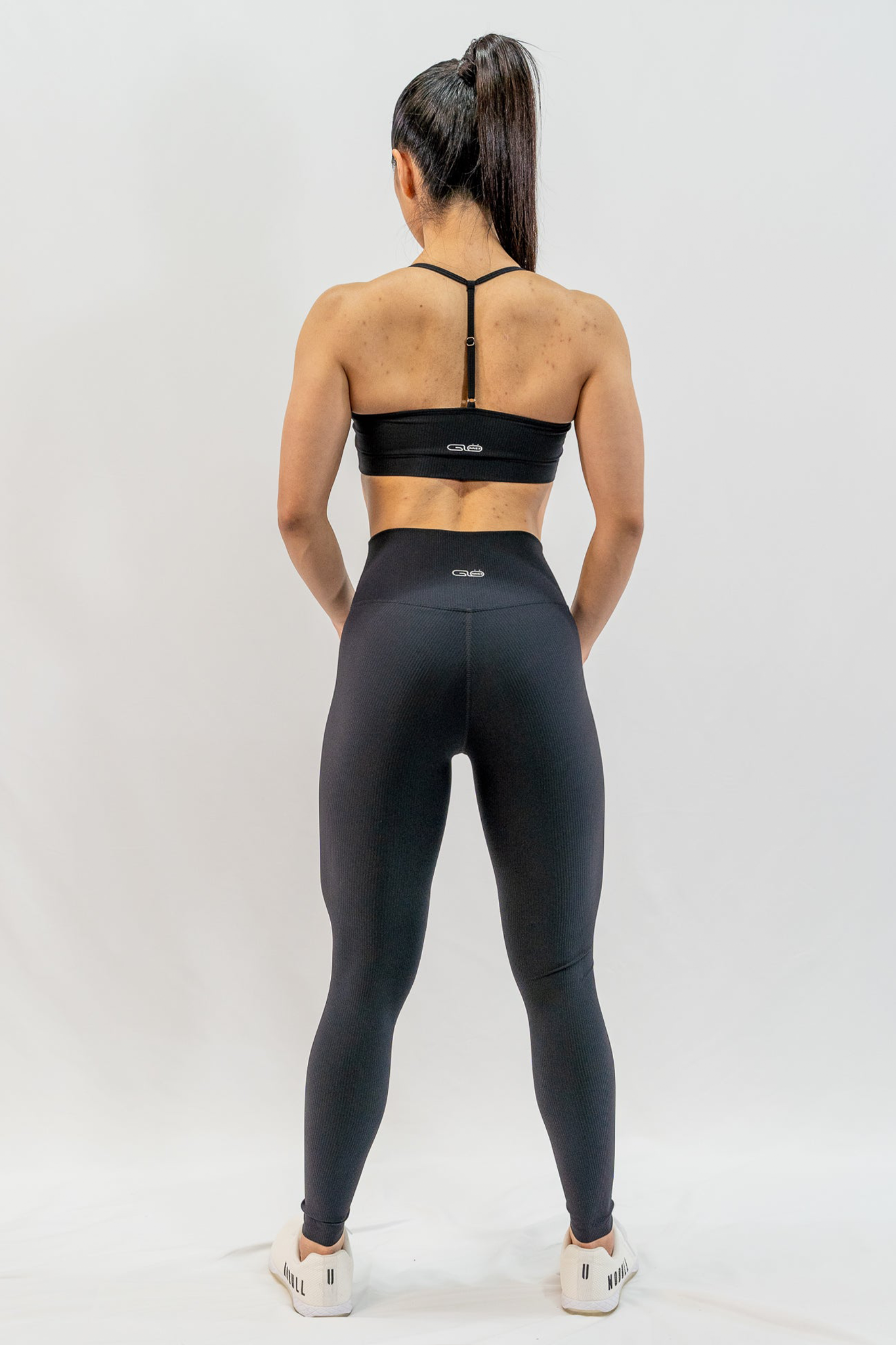 Ribbed Adjustable Back Strap Sports Bra in Black