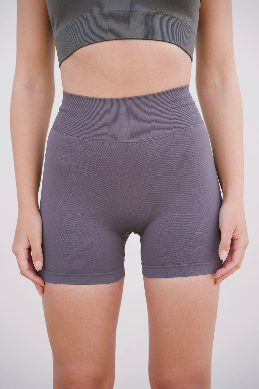 Glö Shorts - Silver Grey