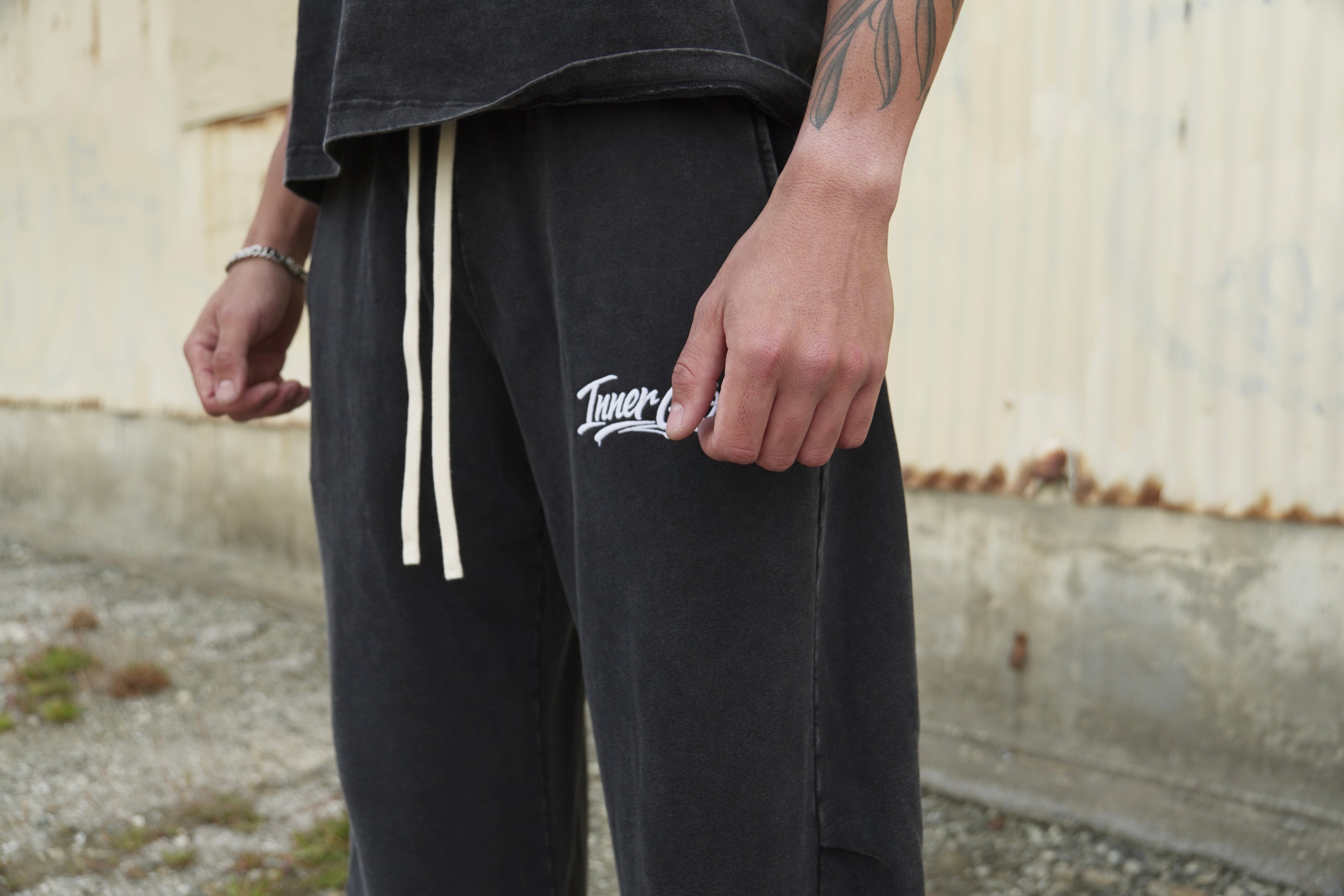 Barrel Pants in Washed Black